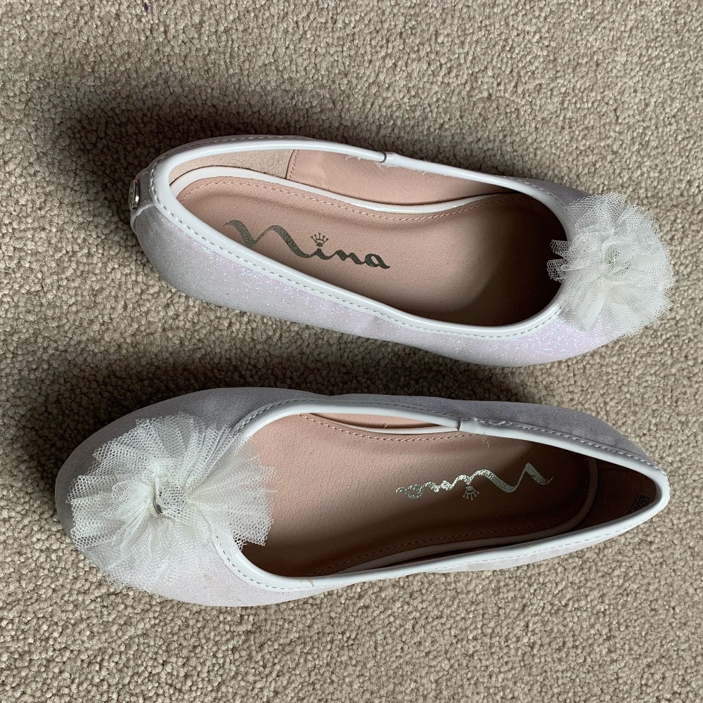 Girls White Glitter Dress shoes Size 1
